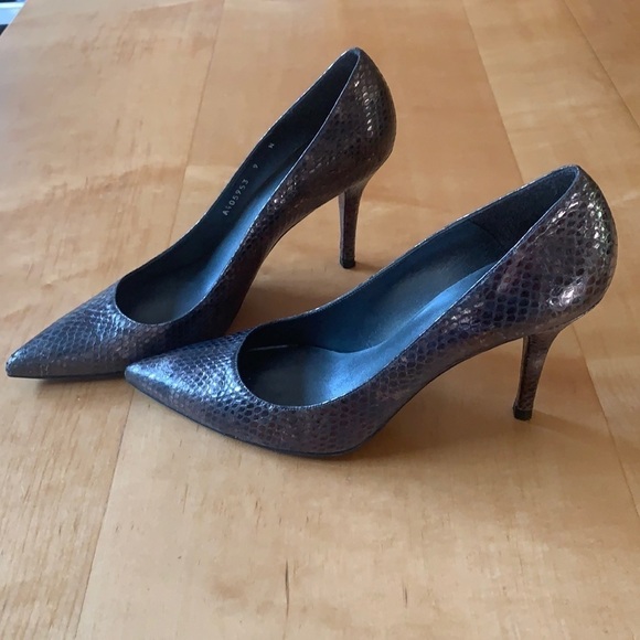 Stuart Weitzman Snake Skin Heels 9 - Picture 1 of 12